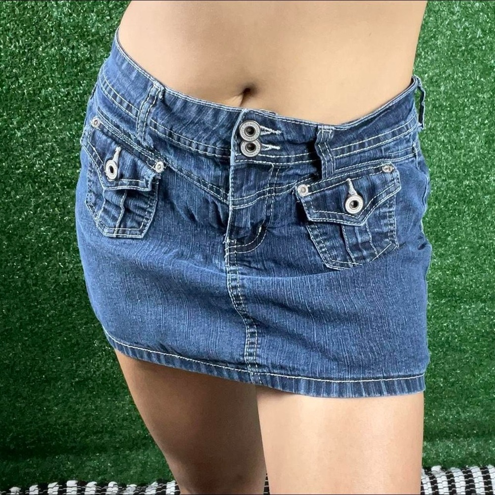 Y2K mini skirt 
Size S
#skirts #Y2K #2000's #vintage